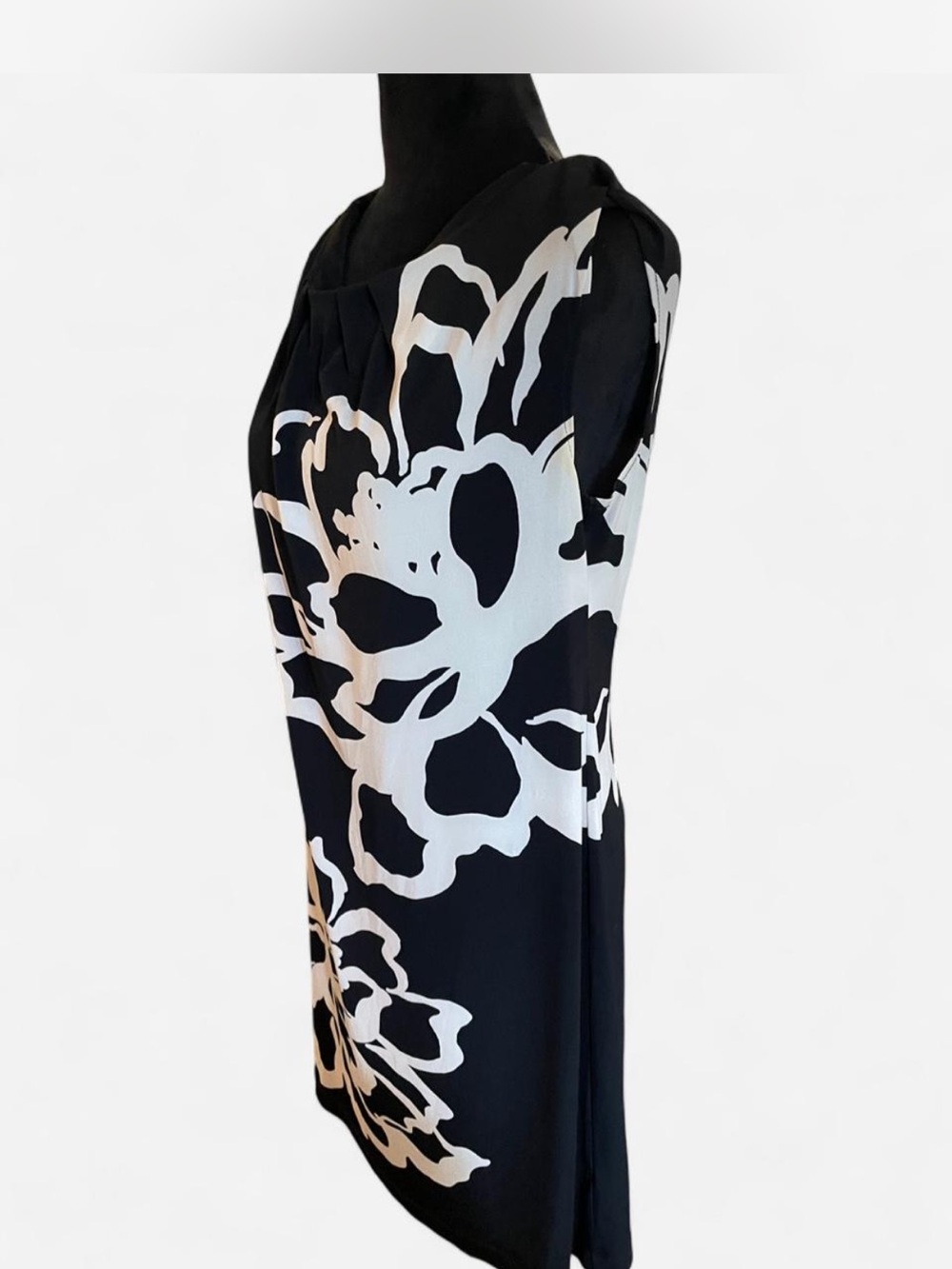 London Times Black and White Floral Shift Dress - Picture 3 of 4